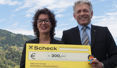 /Blog Scheckübergabe Netz f Kinder