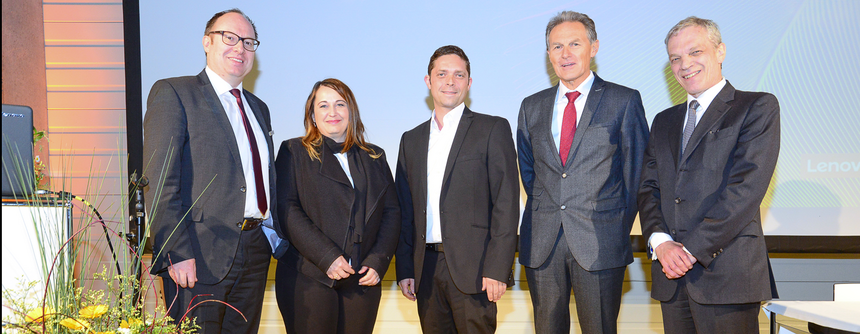 Die Raiba Vorstände und AR-Vorsitzender mit den Gastgebern von vorsprung Messebau GmbH