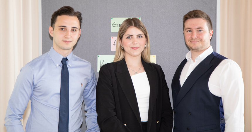 David, Natalija und Philip präsentieren ein Modul des Finanzführerscheines