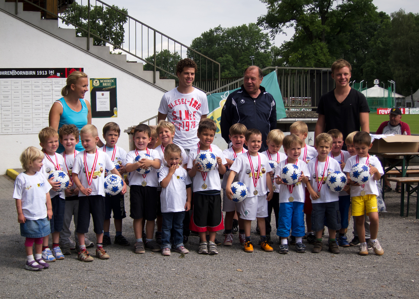 gruppenfoto-mit-trainer
